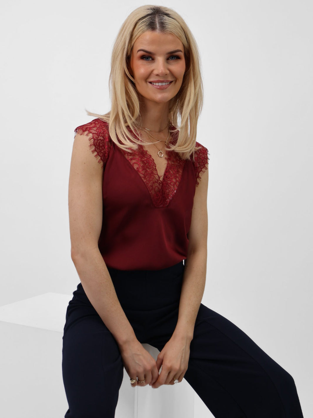 Kate Pippa Lauren Lace Cami Top In Burgundy – Nicola Ross