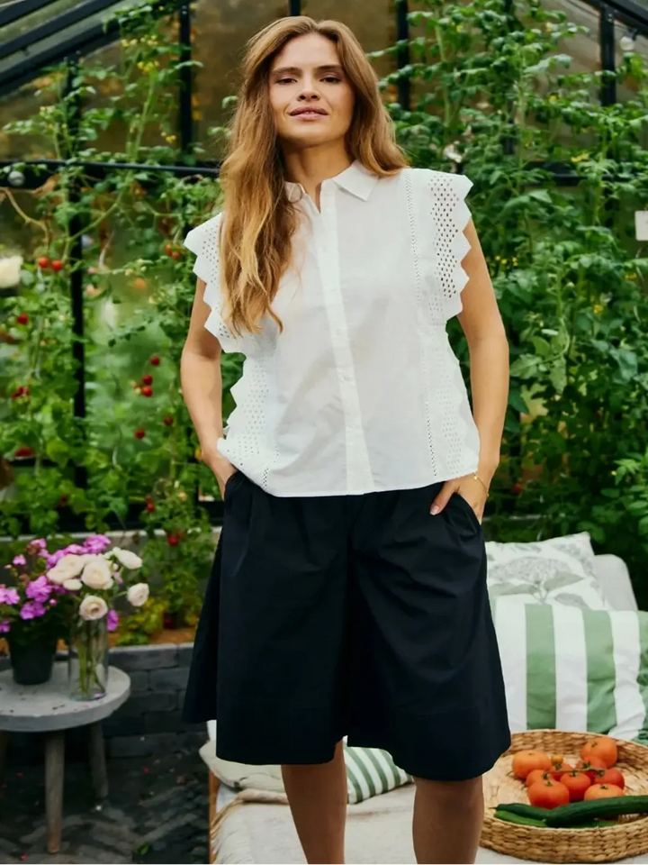 Freequent Bermuda Shorts In Black 208186-Nicola Ross