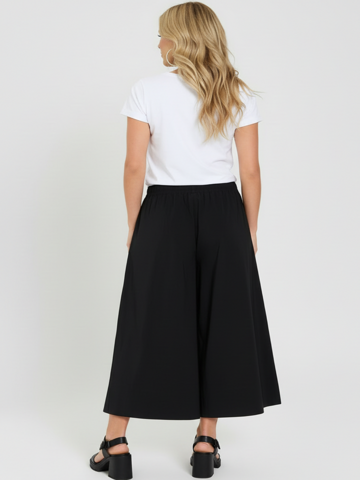 Freequent Wide Leg Bermuda Trousers In Black 206770-Nicola Ross