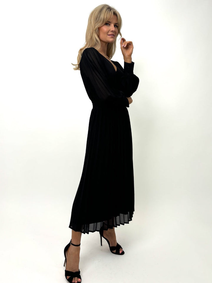 Kate & Pippa Hannah Midi Dress In Black-Nicola Ross