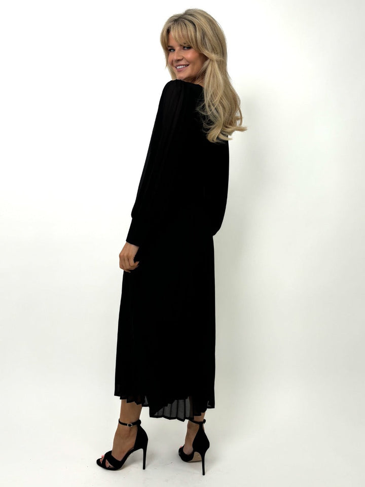 Kate & Pippa Hannah Midi Dress In Black-Nicola Ross