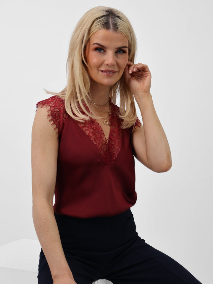 Kate & Pippa Lauren Lace Cami Top In Burgundy-Nicola Ross