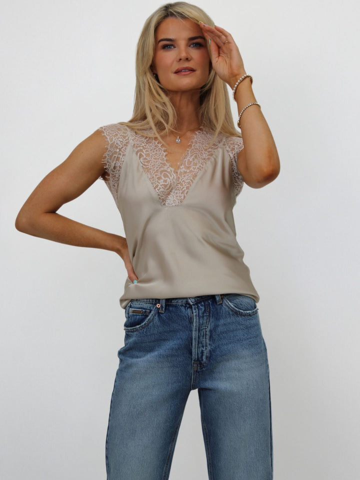 Kate & Pippa Lauren Lace Cami Top In Champagne-Nicola Ross