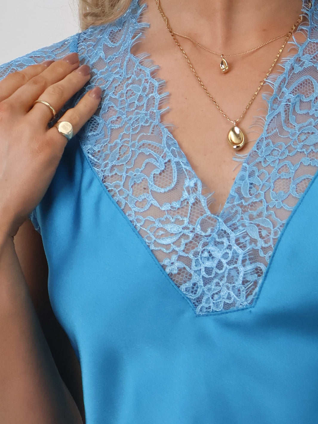 Kate & Pippa Lauren Lace Cami Top In Tiffany Blue – Nicola Ross