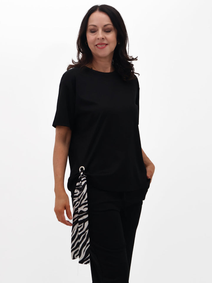 Lil Jen Robyn T-Shirt In Black-Nicola Ross