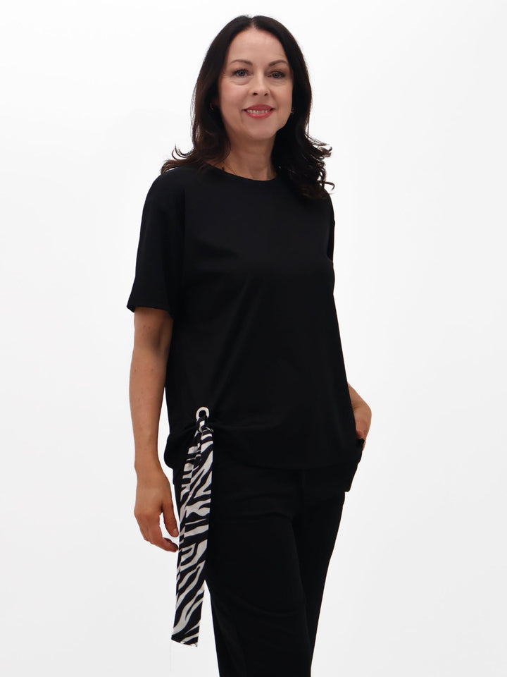Lil Jen Robyn T-Shirt In Black-Nicola Ross